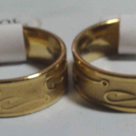 Men's Gold Finish Fishing Hook Ring for The Angler in your life Sz 10, and 12 - Picture 3 of 3
